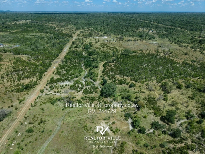 10,200 m² Plot for sale in Kadoma
