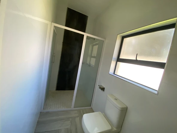 4 Bedroom Flat & Apartment