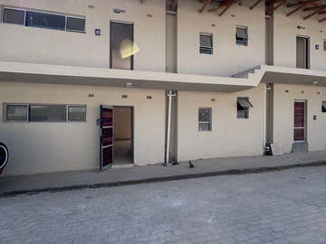2 Bedroom Flat & Apartment