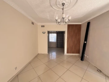 3 Bedroom Flat & Apartment