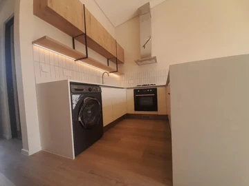 2 Bedroom Flat & Apartment