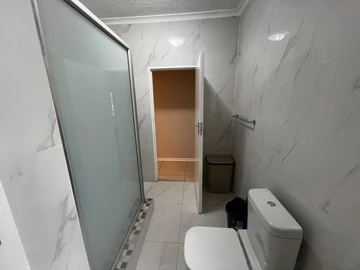 4 Bedroom Flat & Apartment