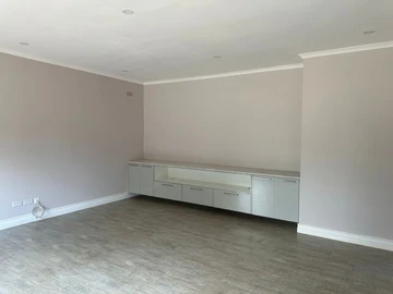4 Bedroom Flat & Apartment