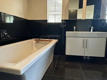 4 Bedroom Flat & Apartment
