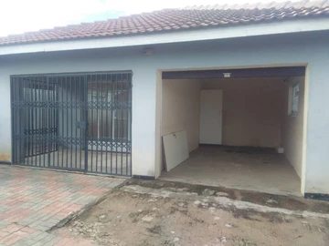 Charming 3-Bedroom Home with Borehole in Springvale, Ruwa!
