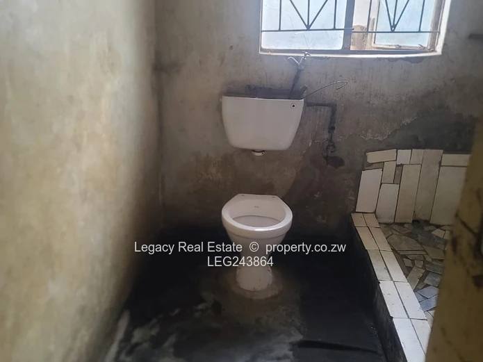 Fixer-Upper With Title Deeds In Budiriro