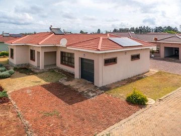 3 Bedroom Flat & Apartment