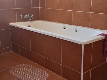 2 Bedroom Flat & Apartment