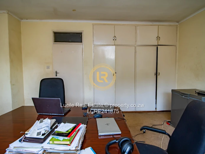 Spacious 2-Bed Apartment at Beaufort Manor, Avenues | Garage