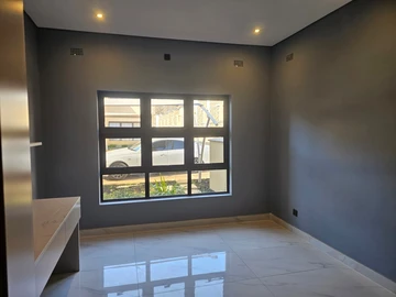3 Bedroom Flat & Apartment