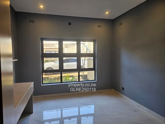 Modern 3-Bed Mount Pleasant Flat - Solar + 24hr Security
