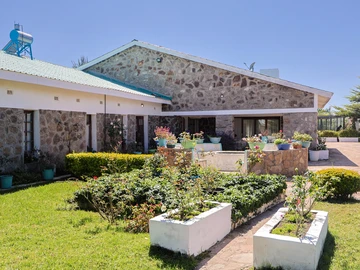 6 Bedroom House