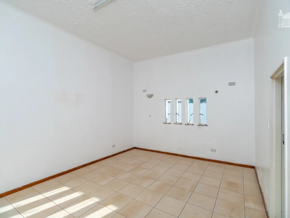 10 Bedroom House
