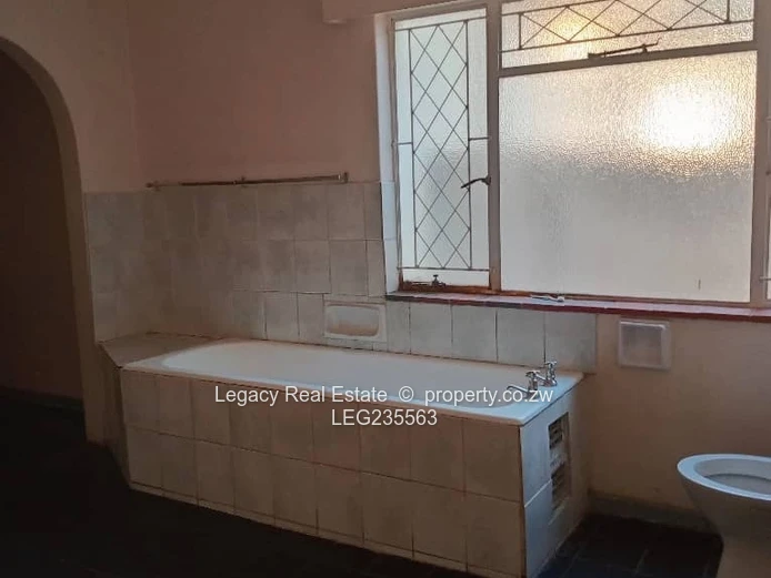 Greendale Athlone Gem with Ensuite, Garden Flat with Backyard