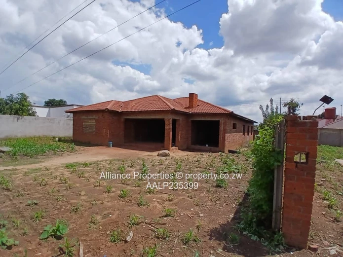 Premium Investment Canvas: Spacious 5-Bedroom Shell on 600sqm in Coveted Zimre Park