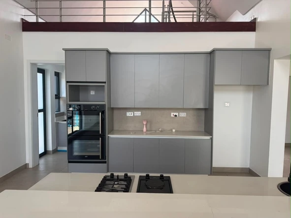 4 Bedroom Flat & Apartment