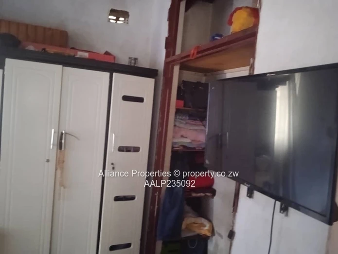 High-Value 4-Bedroom Property with Commercial Upside in Chitungwiza Unit J