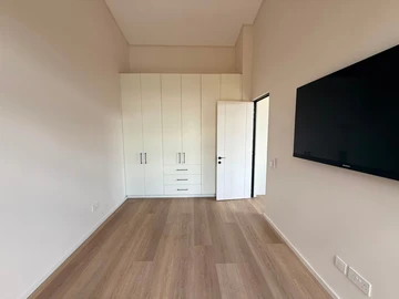 2 Bedroom Flat & Apartment