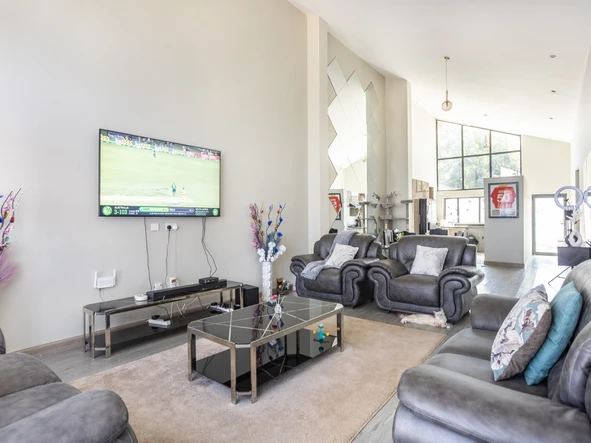 3 Bedroom Flat & Apartment