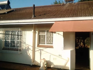 2 Bedroom Flat & Apartment