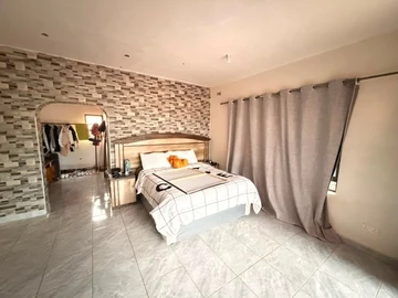 6 Bedroom House