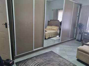 5 Bedroom Flat & Apartment