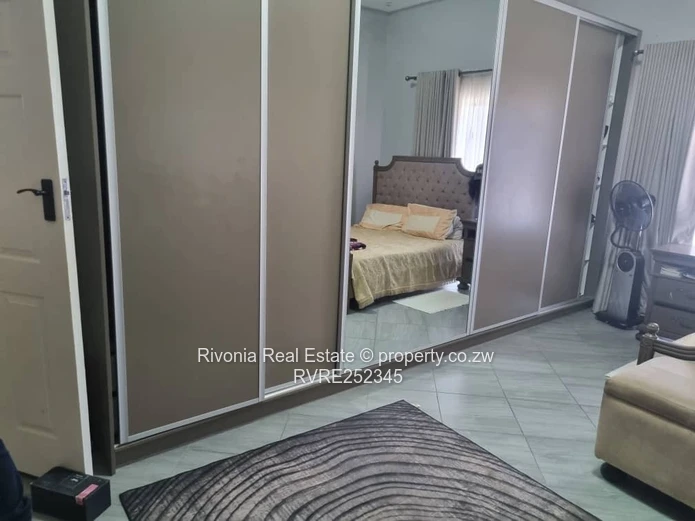 Luxury 5-Bed Highlands Apartment with Double Garage & Borehole
