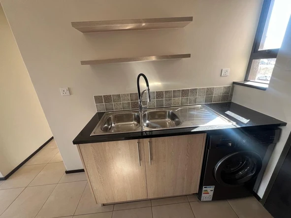 2 Bedroom Flat & Apartment