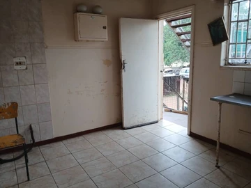2 Bedroom Flat & Apartment