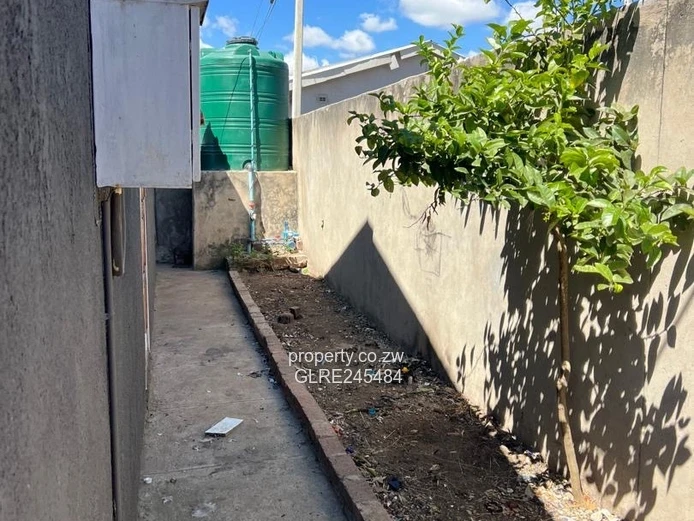 Paved, Walled 4-Bed Home with En-suite & Garden, Ruwa