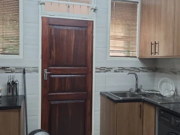 3 Bedroom Flat & Apartment