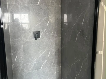 4 Bedroom Flat & Apartment