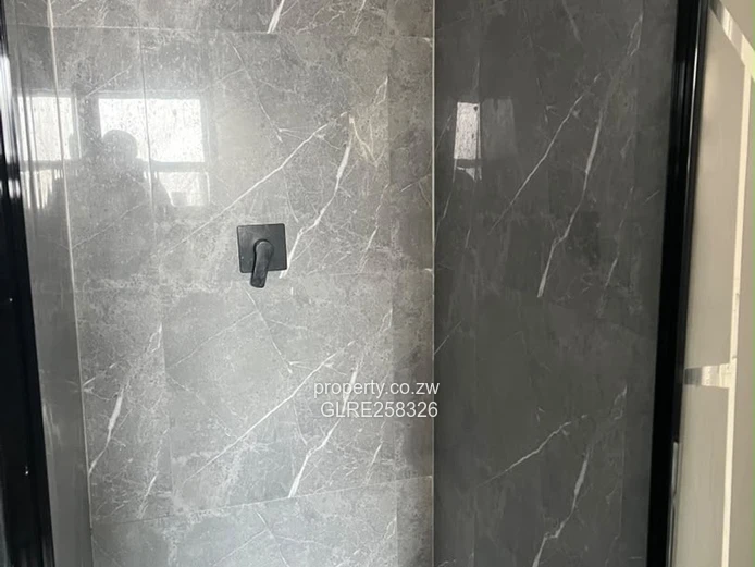Modern 4-Bed, 5-Bath Flat with Borehole in Vainona