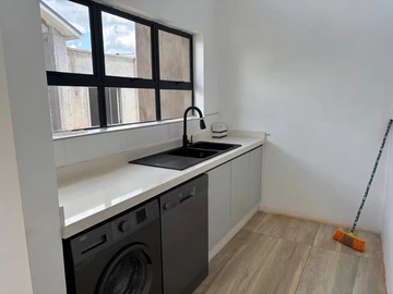 3 Bedroom Flat & Apartment