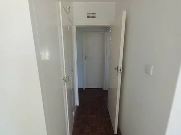 2 Bedroom Flat & Apartment
