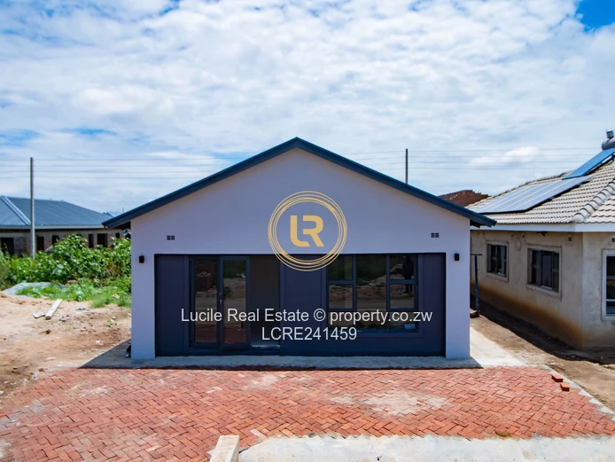 Newly Constructed 3 Bedroom Residence in Raiham Park