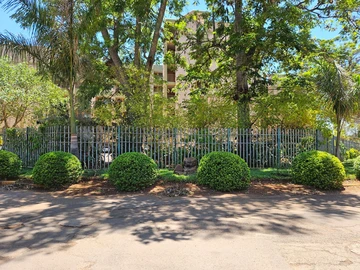 2 Bedroom Flat & Apartment