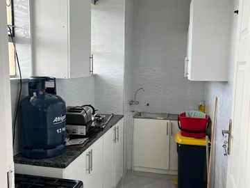 2 Bedroom Flat & Apartment