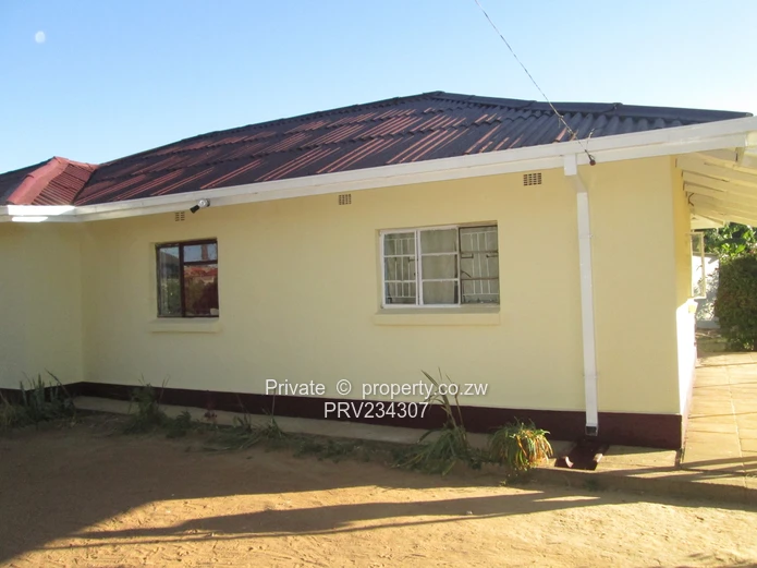 Queensdale Main House $570 (Sole Mandate)