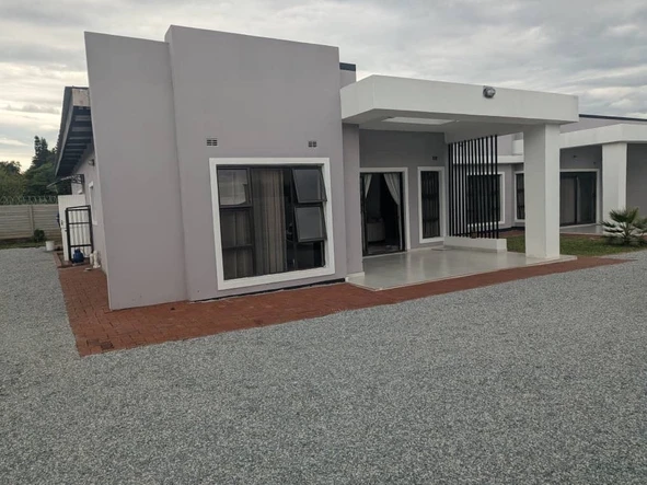 3 Bedroom Flat & Apartment