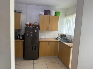 2 Bedroom Flat & Apartment