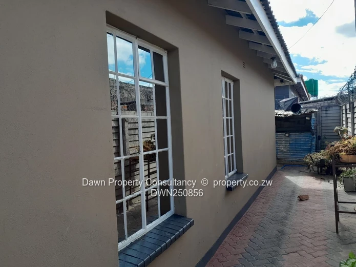 Spacious 5-Bed Family Home in Damofalls with Borehole (Sole Mandate)
