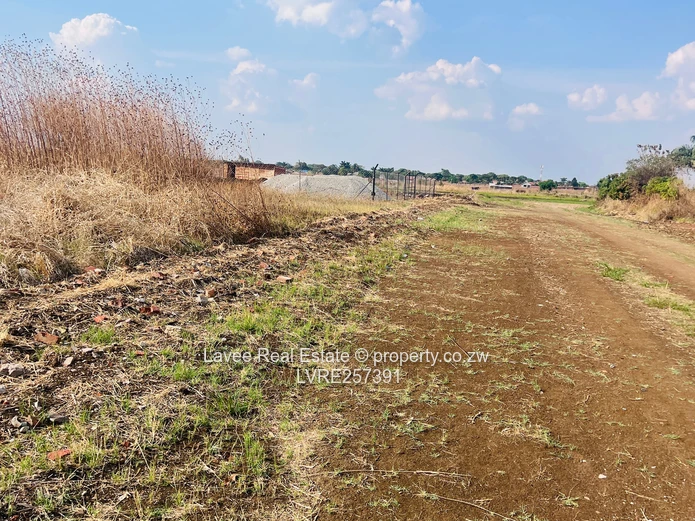 Prime 2,591 m² Norton Stand — Subdividable, Gravel Road