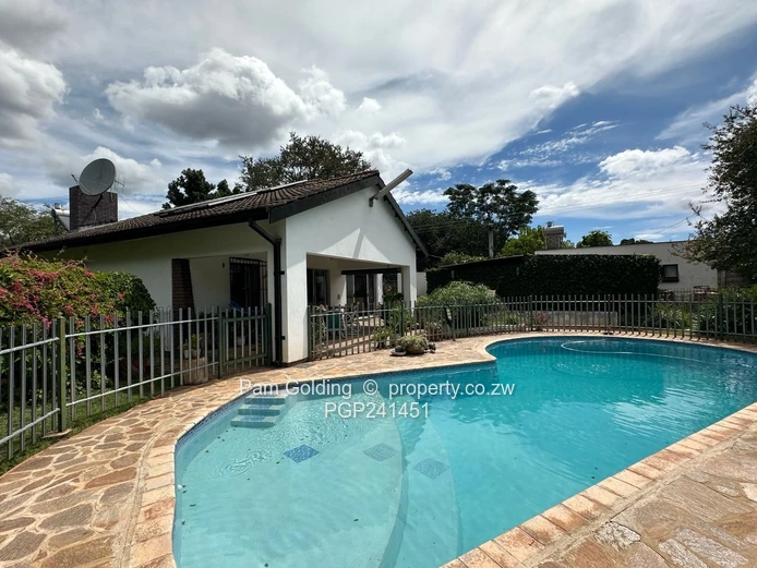 Fabulous Family Home In Famona