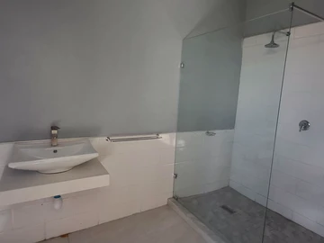 3 Bedroom Flat & Apartment