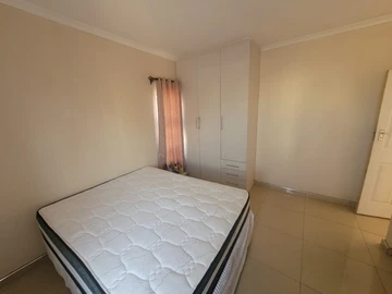 2 Bedroom Flat & Apartment
