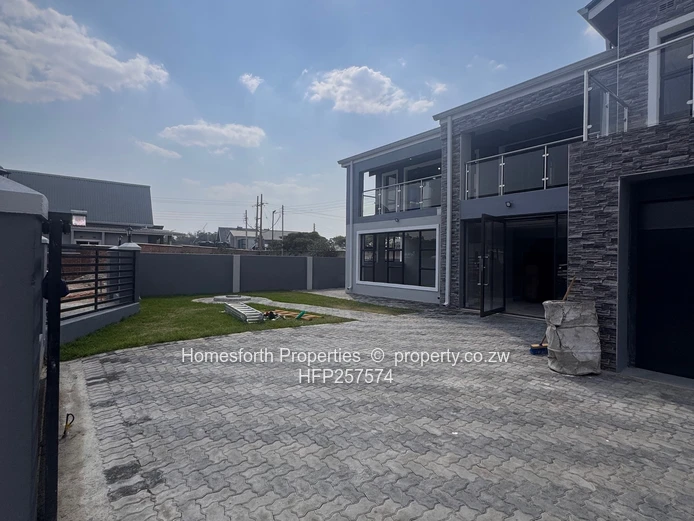 Spacious 6-Bedroom Double-Storey Home For Rent – Arlington Estate