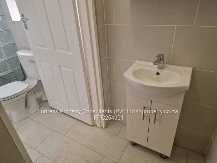 Spacious Quinnington 6-Bed Home with Pool & Borehole