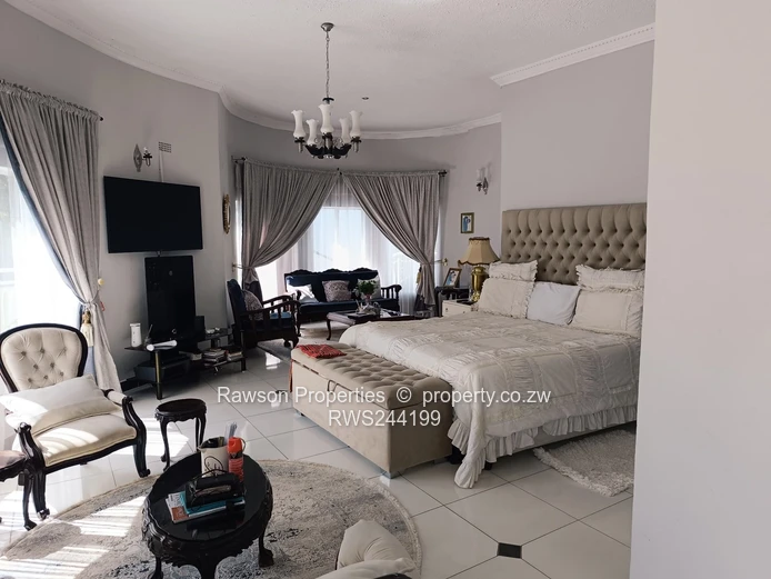 Helensvale Executive House for Sale