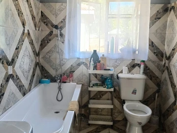 2 Bedroom Flat & Apartment